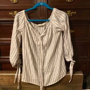 Women’s shirt size Medium.
